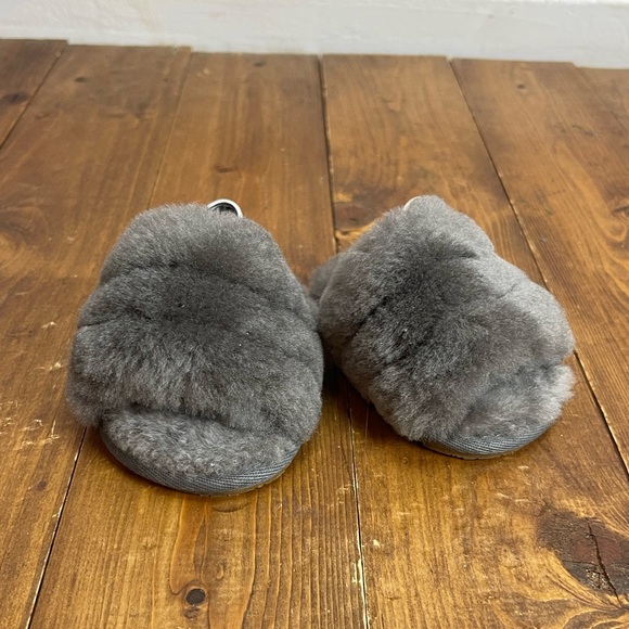 Ugg fluff yeah gray baby slippers size 2/3 - Picture 2 of 7